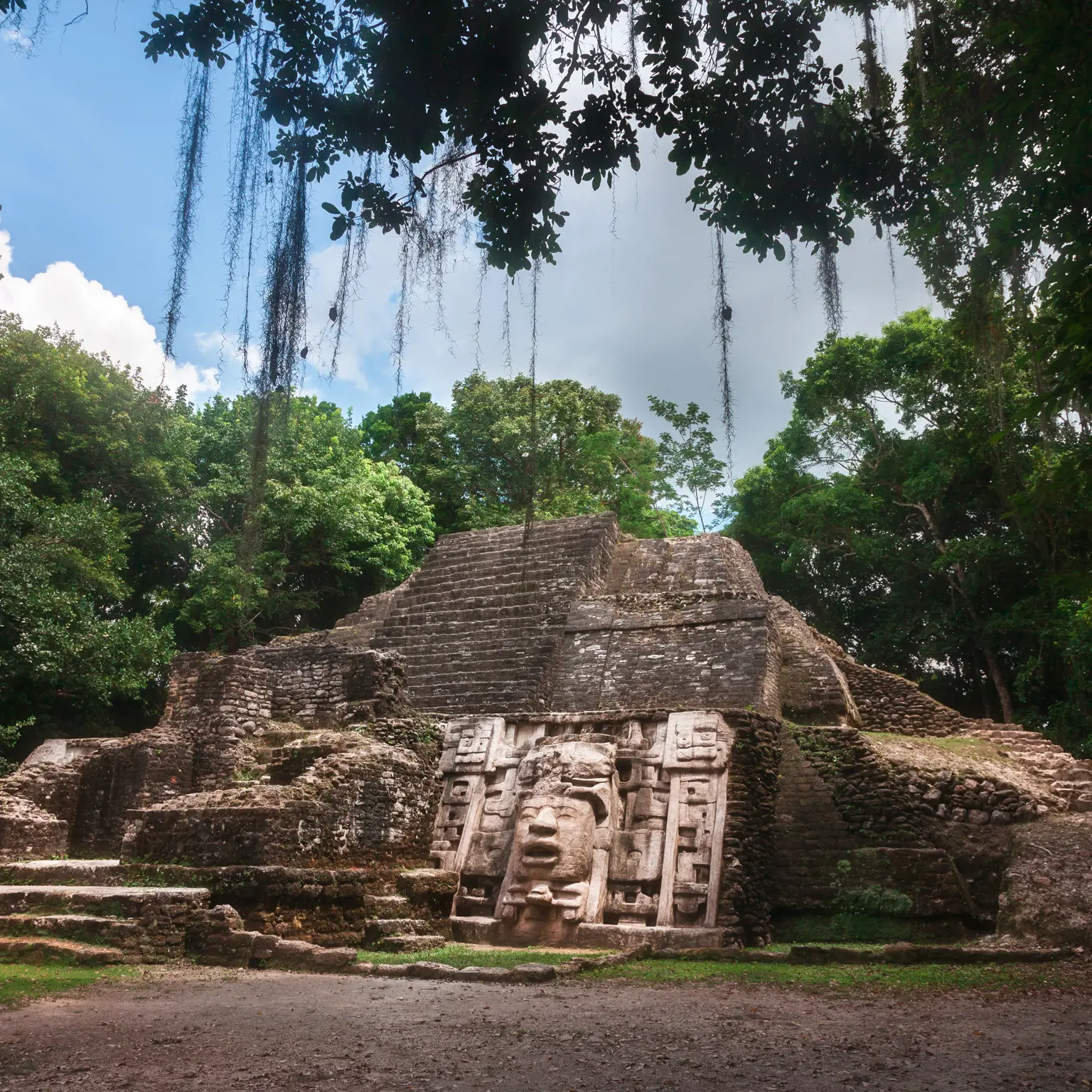 Erkunde die Lamanai Maya Ruinen